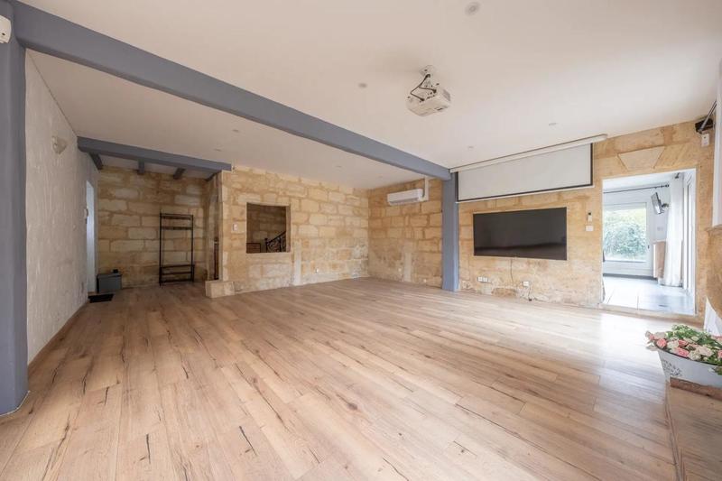 Maison - 200 m² - 6 pièces