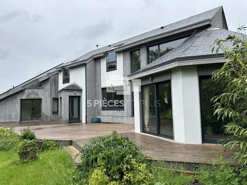 Maison - 250 m² - 10 pièces