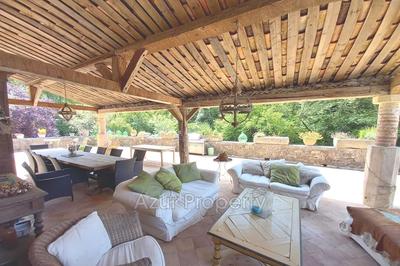 Maison - 460 m² - 14 pièces