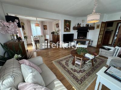 Pavillon - 157 m² - 8 pièces