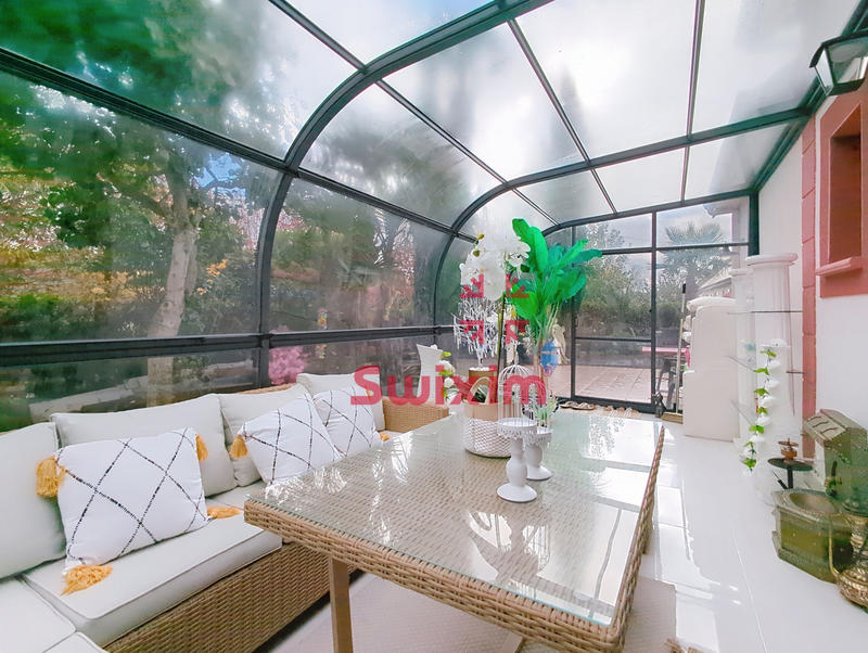 Maison - 220 m² - 6 pièces