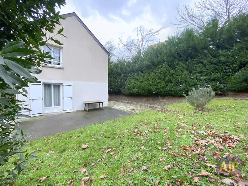 Maison - 93 m² - 5 pièces