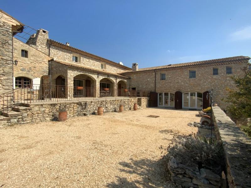 Propriété - 552 m² - 21 pièces