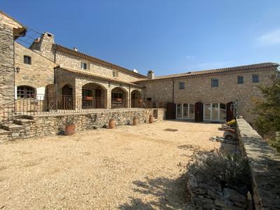 Propriété - 552 m² - 21 pièces