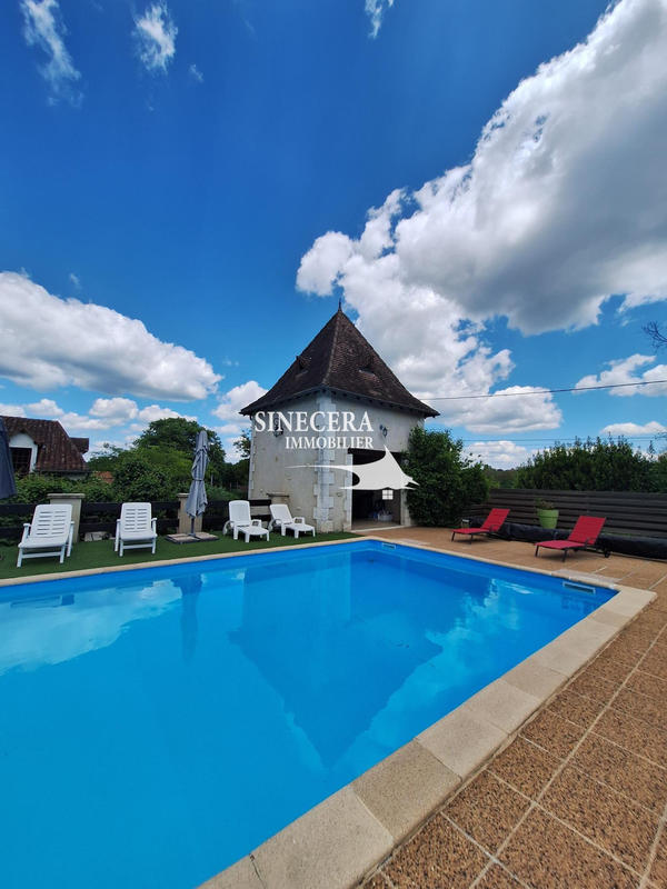 Maison - 230 m² - 8 pièces