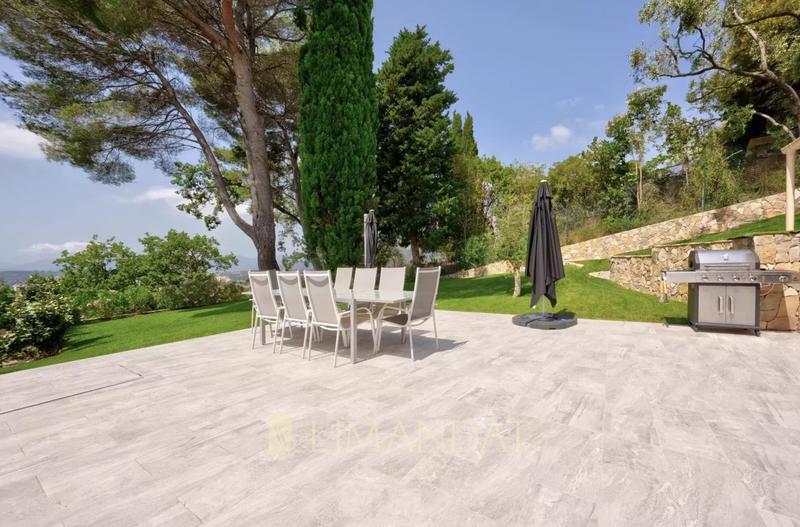 Villa - 370 m² - 6 pièces