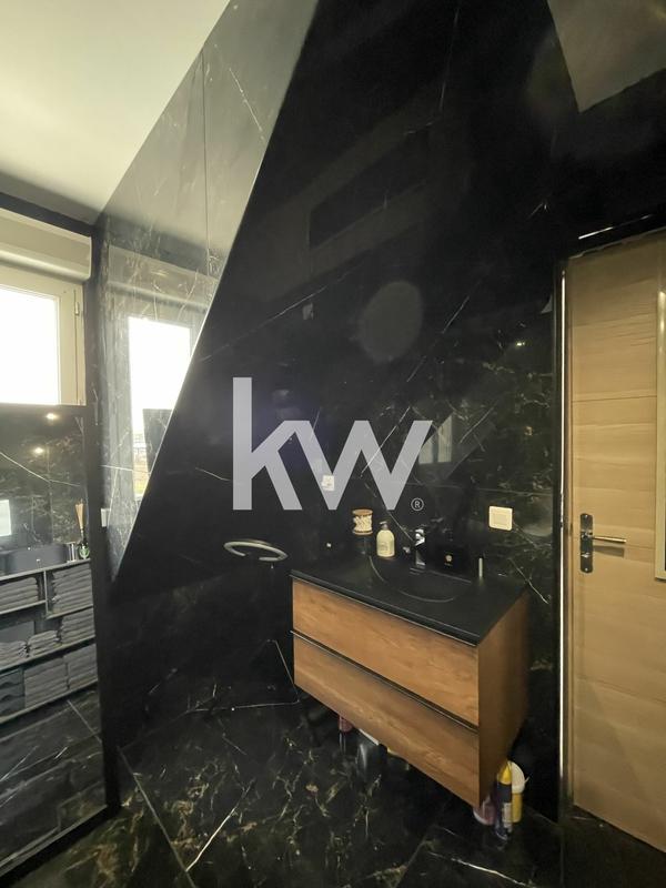 Maison traditionnelle - 165 m² - 6 pièces