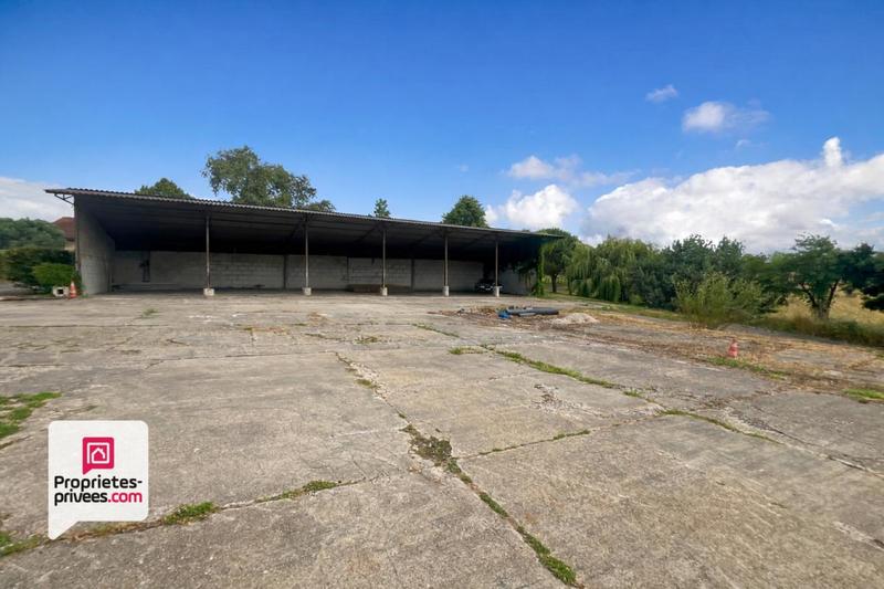 Maison - 644 m² - 3 pièces