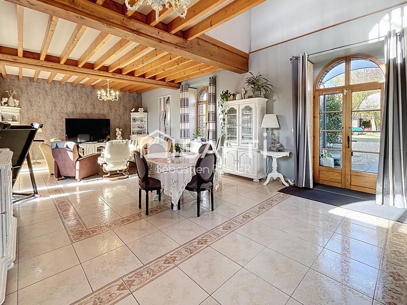 Propriété - 297 m² - 8 pièces