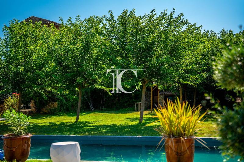 Mas - 466 m² - 13 pièces