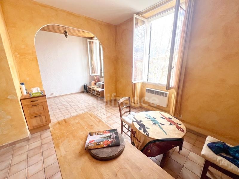 Appartement bourgeois - 77 m² - 3 pièces