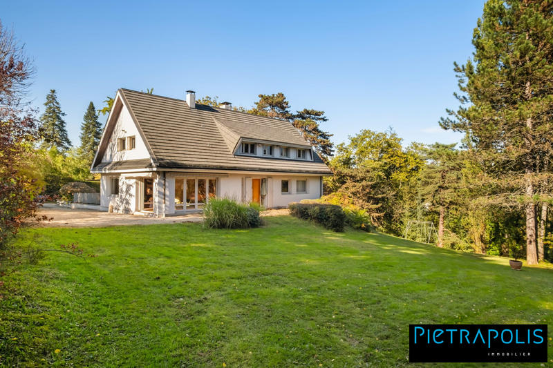 Maison - 250 m² - 8 pièces