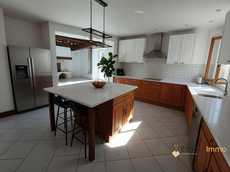 Maison - 278 m² - 8 pièces