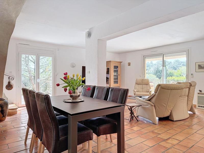 Maison - 210 m² - 6 pièces