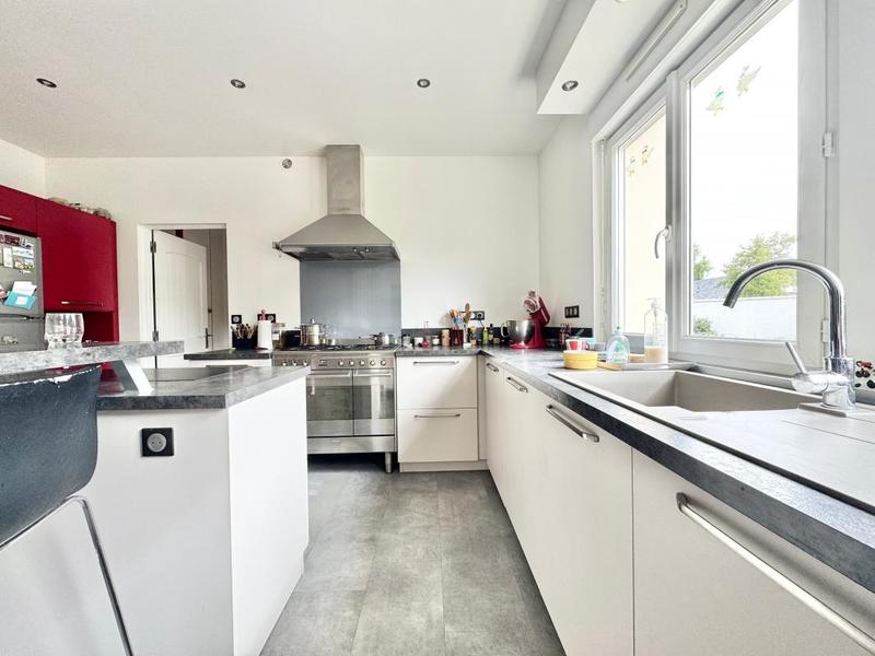 Maison - 240 m² - 5 pièces