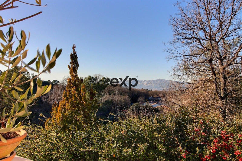 Villa - 225 m² - 7 pièces