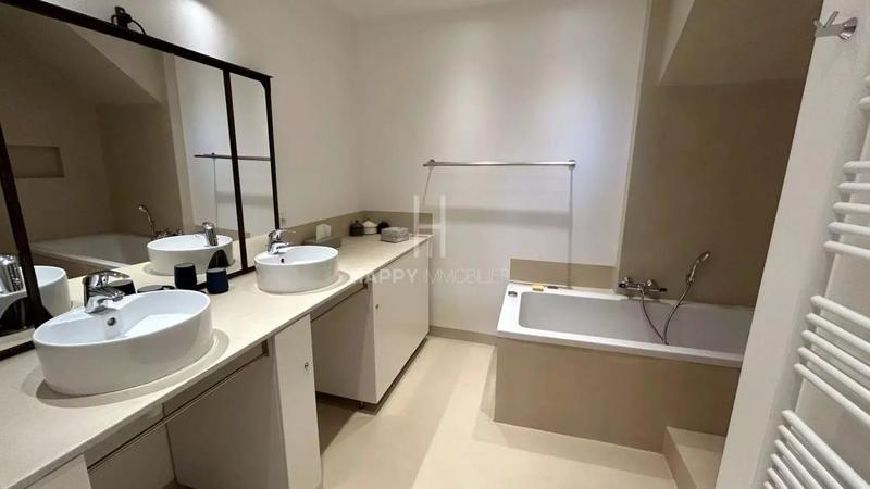 Duplex - 211 m² - 6 pièces