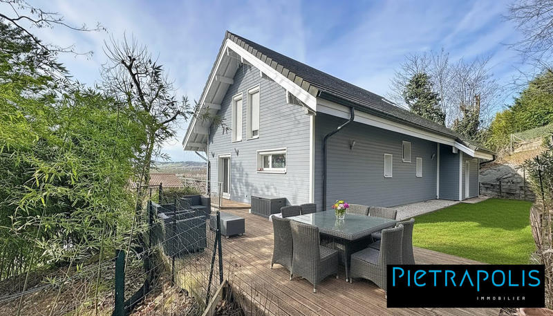 Maison - 220 m² - 7 pièces