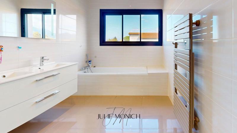 Villa - 206 m² - 5 pièces