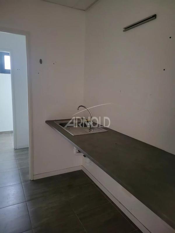 Local commercial - 300 m² - 4 pièces