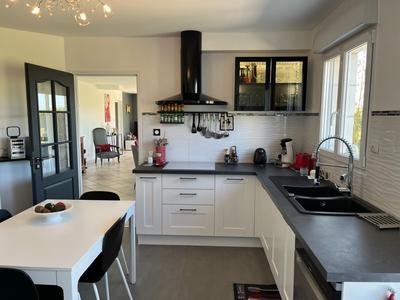 Maison - 240 m² - 8 pièces