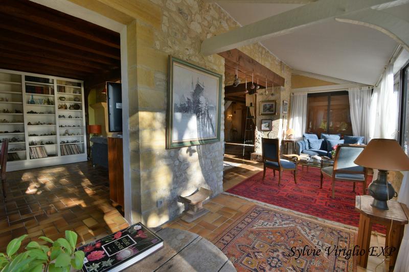 Maison - 207 m² - 6 pièces