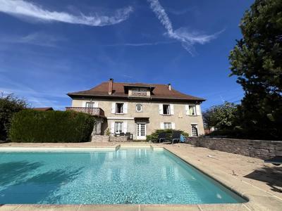 Maison - 199 m² - 7 pièces