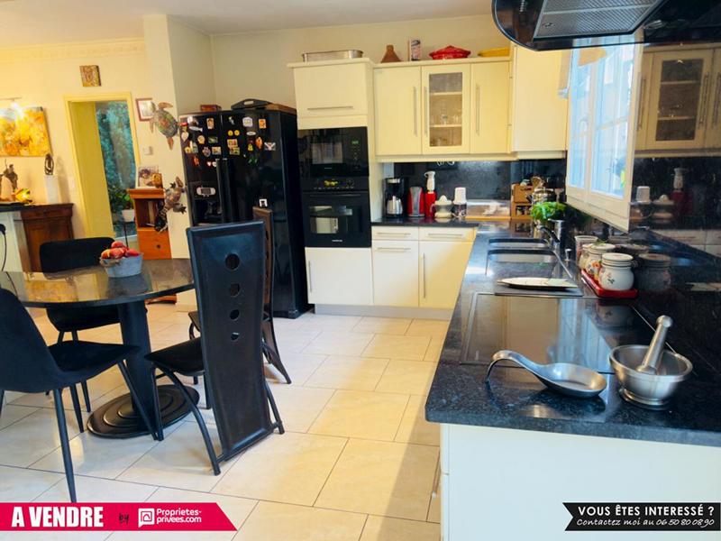 Maison - 230 m² - 8 pièces