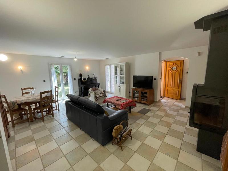 Maison - 202 m² - 8 pièces