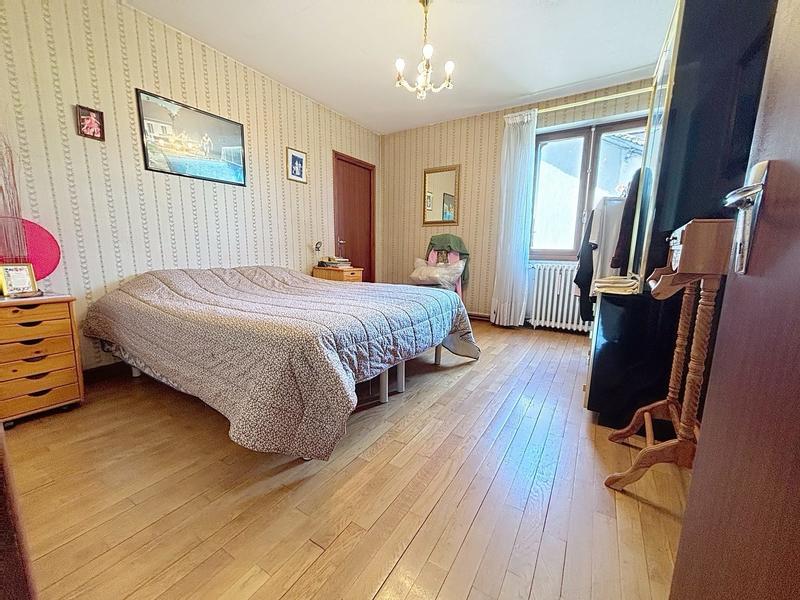 Maison - 210 m² - 8 pièces