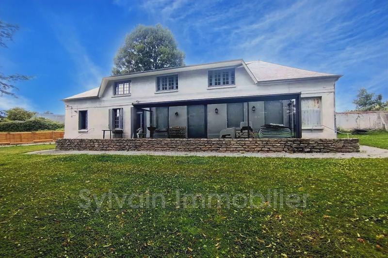 Maison - 220 m² - 9 pièces