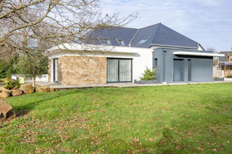 Maison - 250 m² - 8 pièces