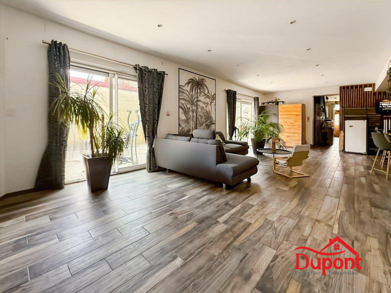 Maison - 215 m² - 6 pièces