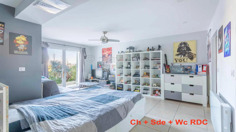 Maison - 250 m² - 9 pièces