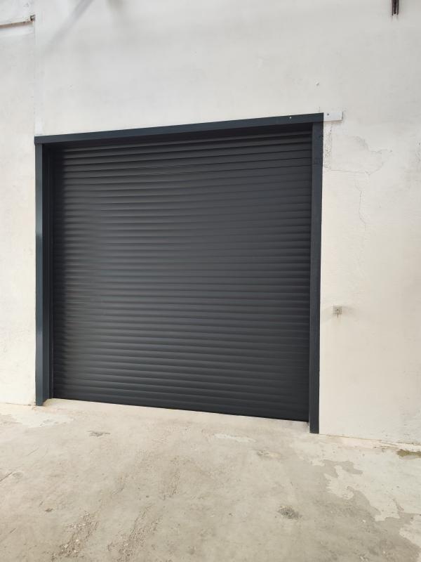 Local artisanal - 81 m² - 1 pièce