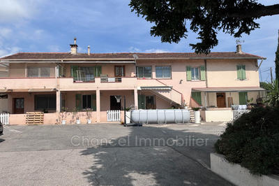 Appartement - 267 m² - 13 pièces