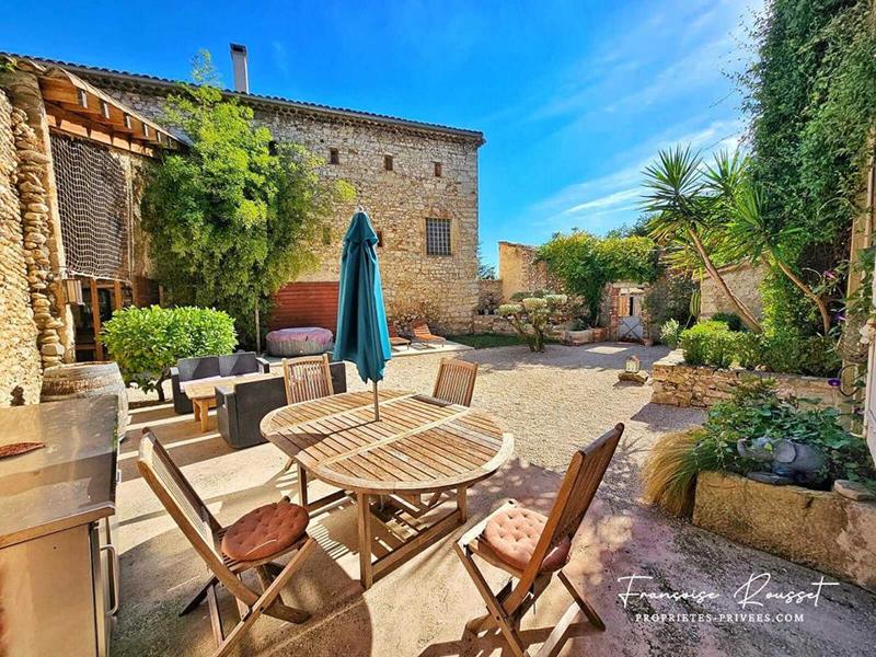 Maison - 268 m² - 7 pièces