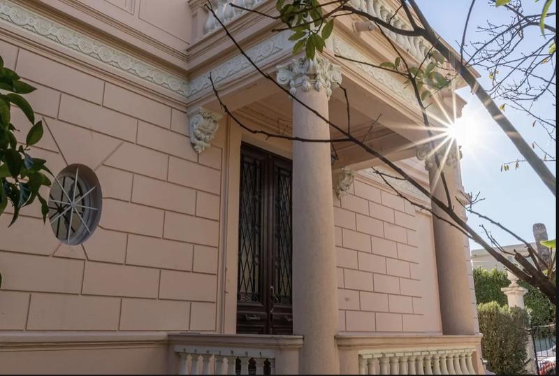 Maison - 375 m² - 7 pièces