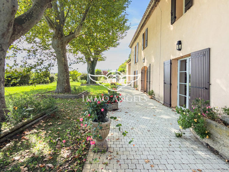 Mas - 268 m² - 9 pièces