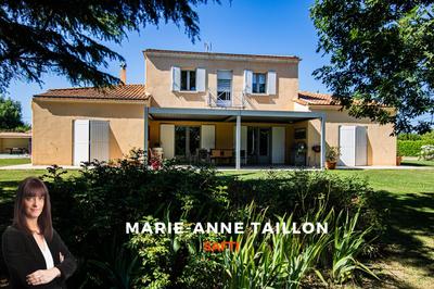 Maison - 255 m² - 8 pièces