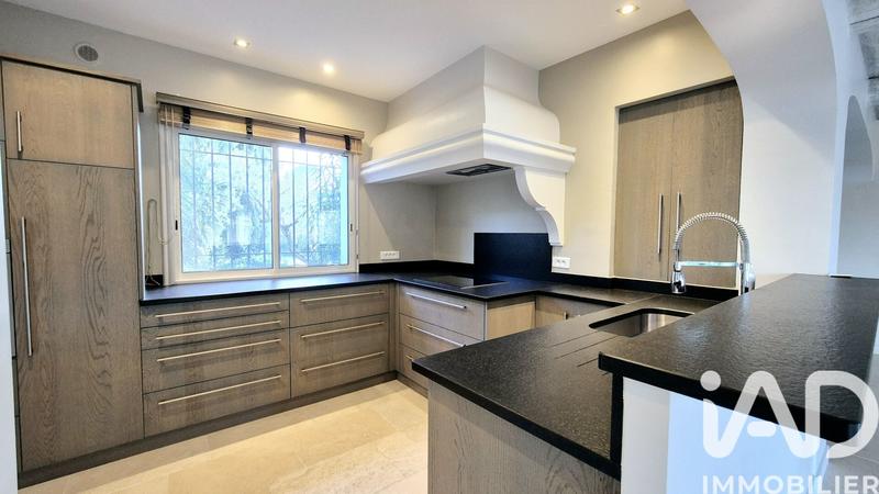 Maison - 218 m² - 7 pièces