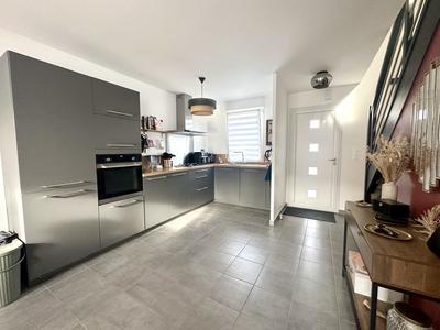 Maison - 94 m² - 4 pièces