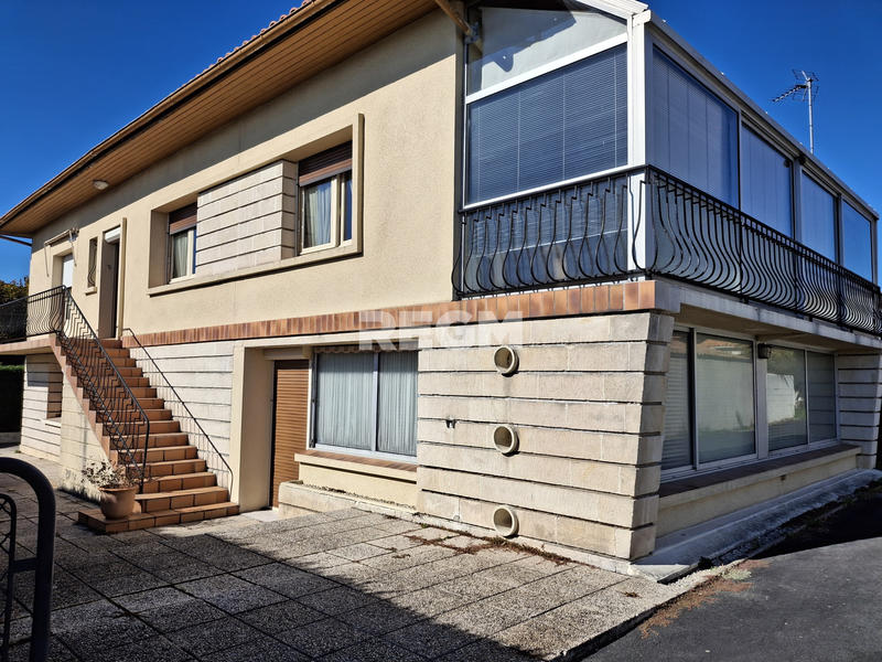 Maison - 180 m² - 8 pièces