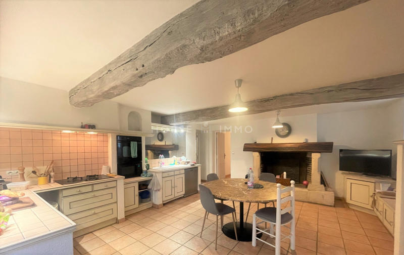 Maison - 230 m² - 7 pièces