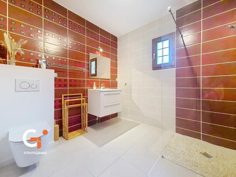 Maison - 260 m² - 6 pièces