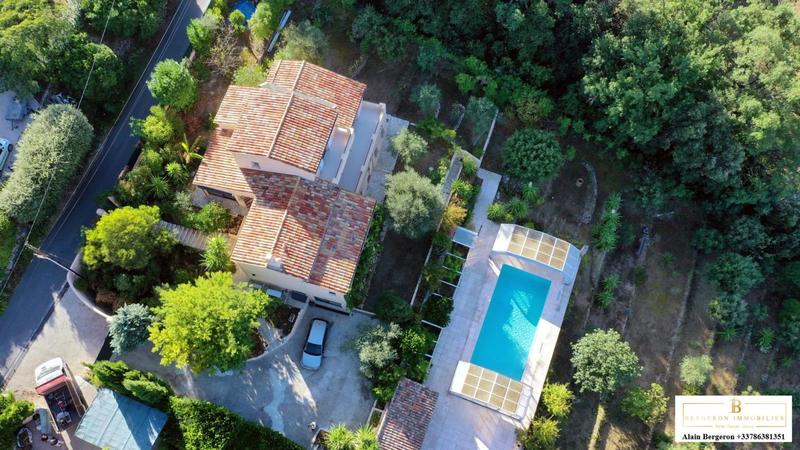 Maison - 185 m² - 5 pièces