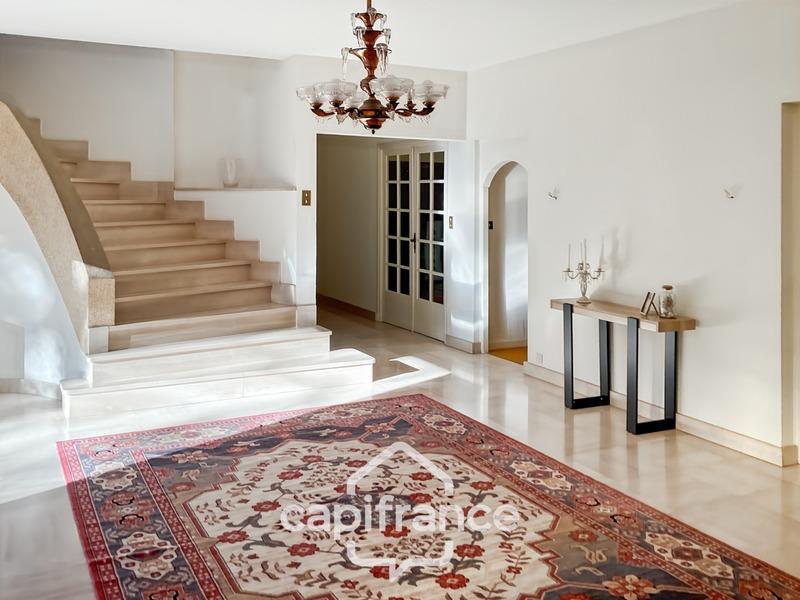 Villa - 280 m² - 9 pièces