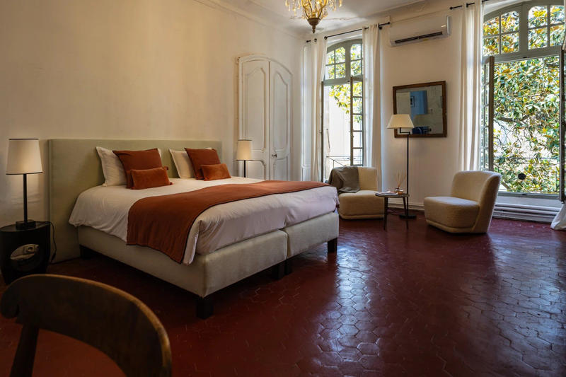 Maison - 520 m² - 8 pièces