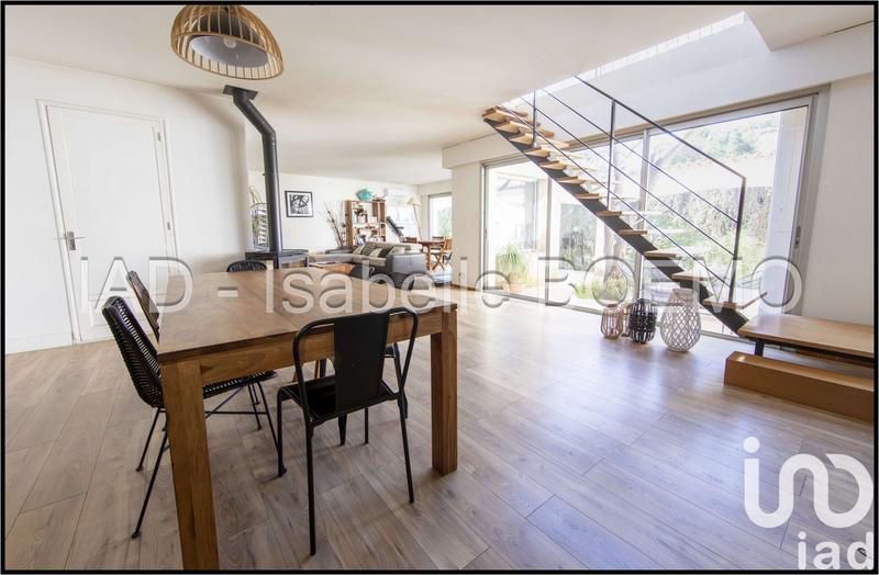 Maison - 216 m² - 9 pièces