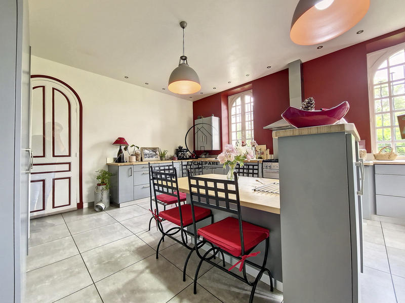 Maison - 351 m² - 7 pièces